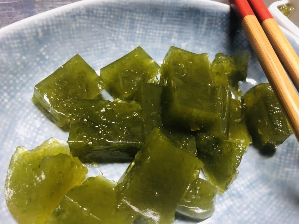 まがり／宮崎の春の海藻で作るゼリーなおつまみ。ポン酢や酢味噌で。 | おけば走る子