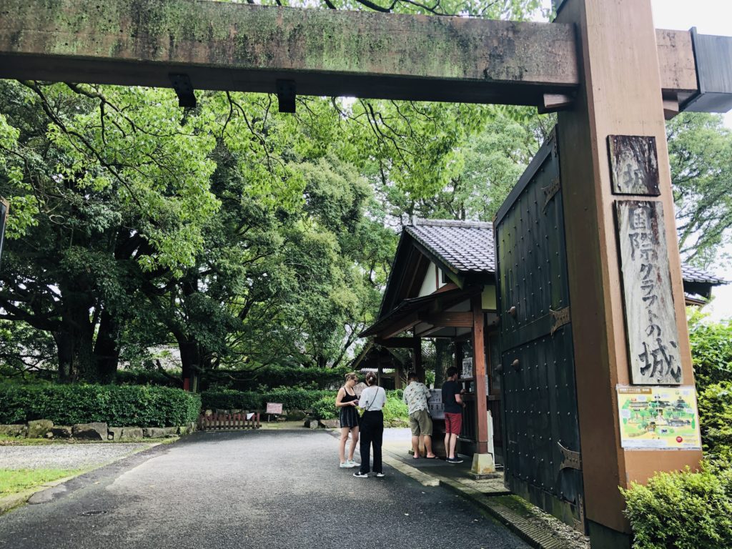 留学生と行く 宮崎 綾町でできる藍染体験がめちゃくちゃ楽しい 宙藍工房 おけば走る子